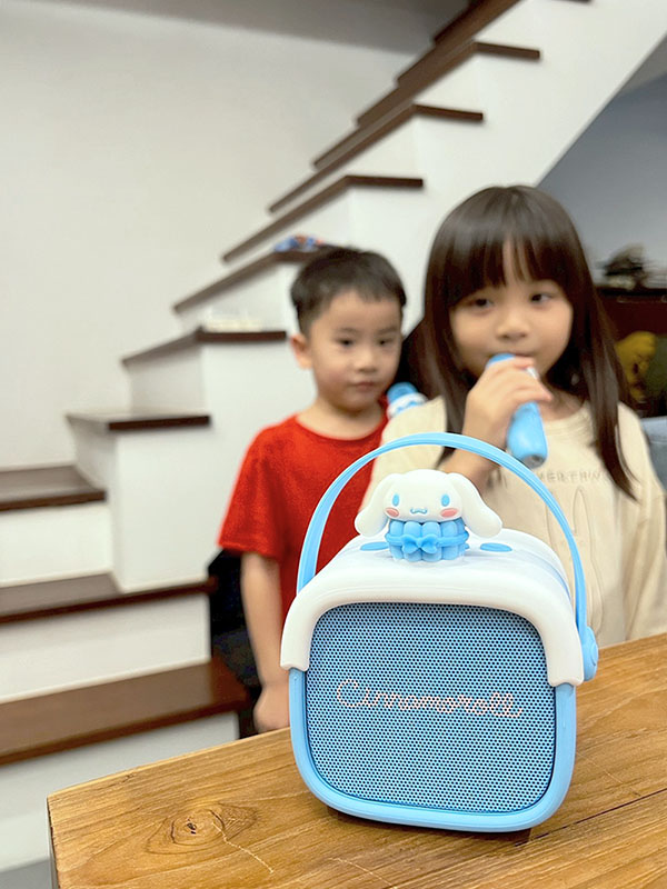 [啾團] FUNY三麗鷗正版授權!手機型兒童相機+idol K8隨身K歌精靈 (大耳狗/酷洛米/帕恰狗)讓小朋友愛不釋手