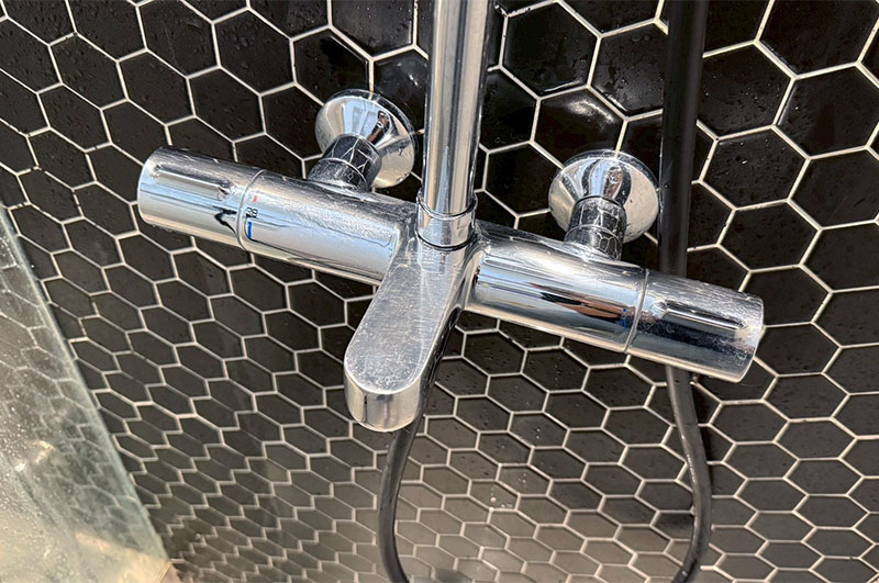 [啾團] GOOFINDS全防水電動清潔刷，不用再刷得半死，清潔也可以省力又優雅