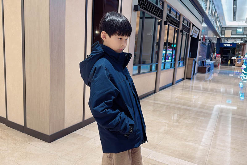 [啾團] WIWI冬天還是要又瘦又暖,下雪也不怕!溫灸刷毛發熱衣及石墨烯極暖衝鋒衣,快速升溫10 °C