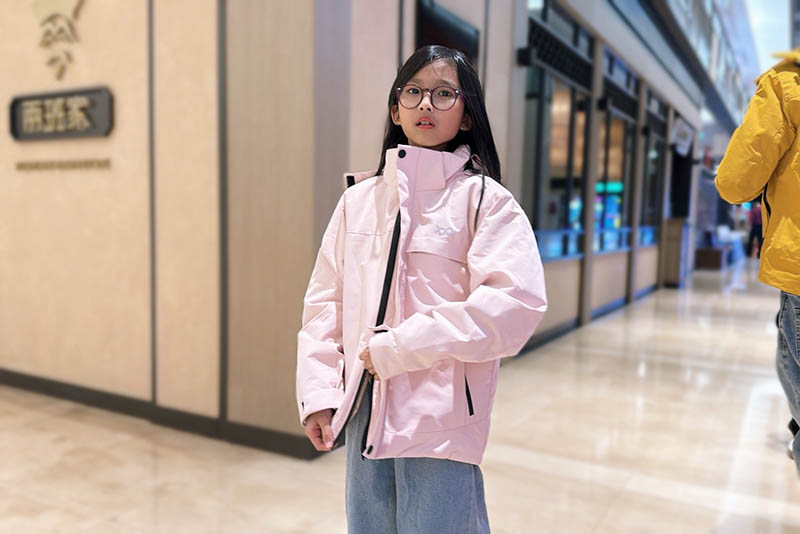 [啾團] WIWI冬天還是要又瘦又暖,下雪也不怕!溫灸刷毛發熱衣及石墨烯極暖衝鋒衣,快速升溫10 °C