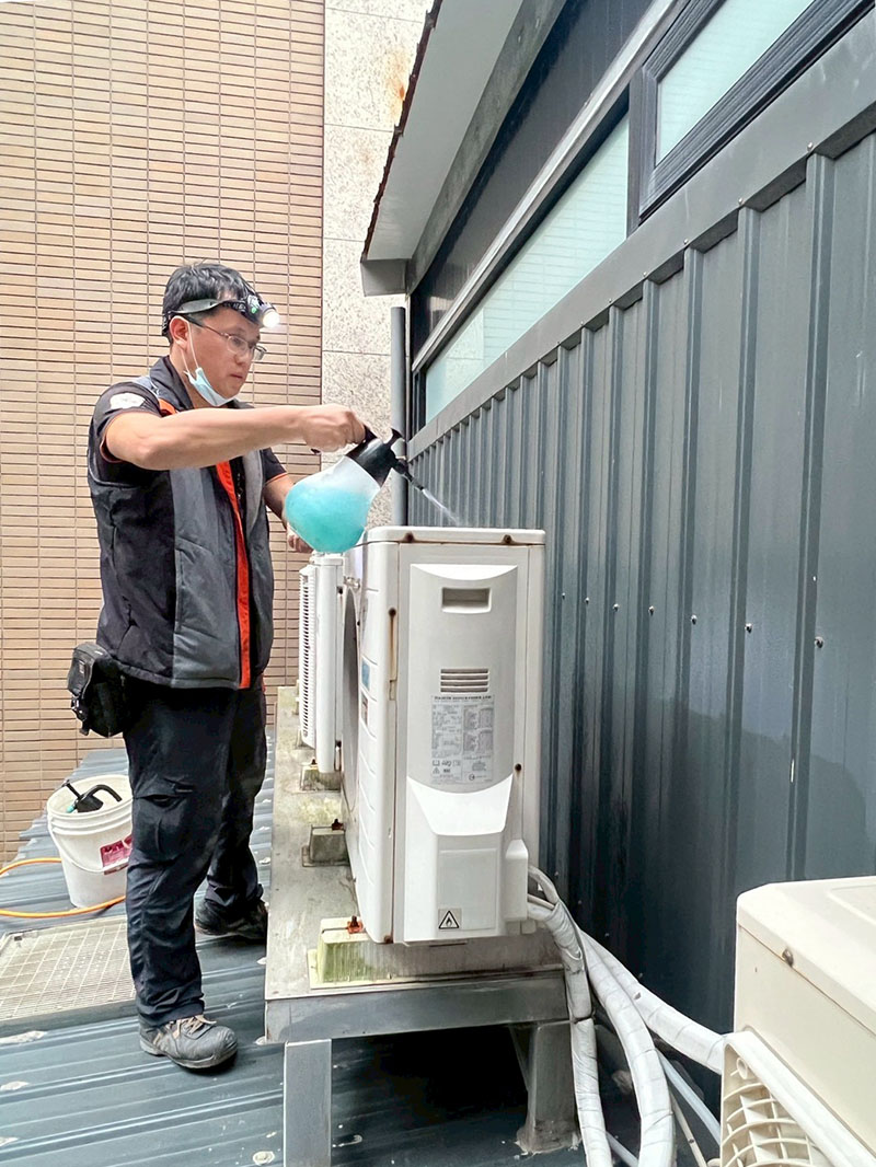 [啾團] 冷氣怪味OUT~換季必做！冷氣專業深度清洗到你家｜分離式/吊隱式 – 東昇空調