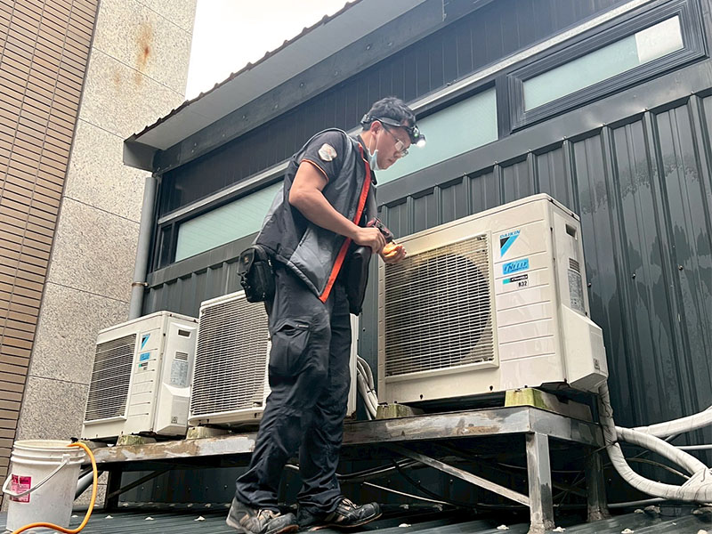 [啾團] 冷氣怪味OUT~換季必做！冷氣專業深度清洗到你家｜分離式/吊隱式 – 東昇空調