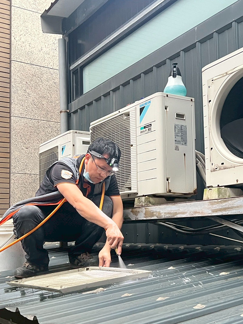 [啾團] 冷氣怪味OUT~換季必做！冷氣專業深度清洗到你家｜分離式/吊隱式 – 東昇空調