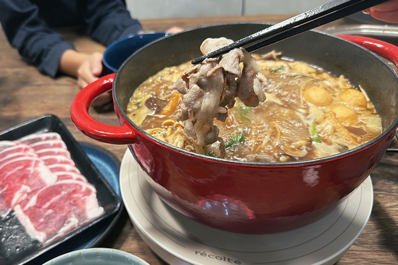 [啾團] 連孩子都搶著喝湯！湯頭一喝上癮！北港紅燒羊肉爐-爐憶羊肉爐真的太犯規了