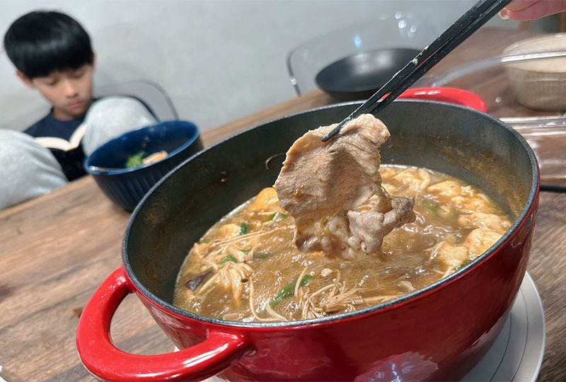 [啾團] 連孩子都搶著喝湯！湯頭一喝上癮！北港紅燒羊肉爐-爐憶羊肉爐真的太犯規了