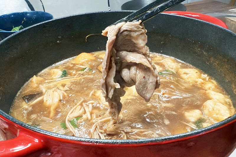[啾團] 連孩子都搶著喝湯！湯頭一喝上癮！北港紅燒羊肉爐-爐憶羊肉爐真的太犯規了