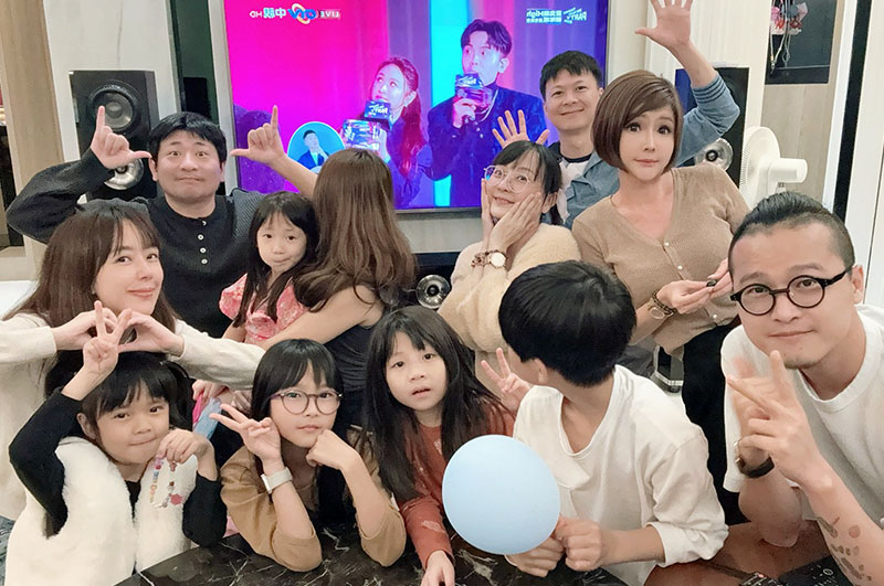 [啾團] 不用再當藏鏡人！質感機能兼具的拍攝神隊友JC TECH. SMART-X PRO 全方位磁吸腳架