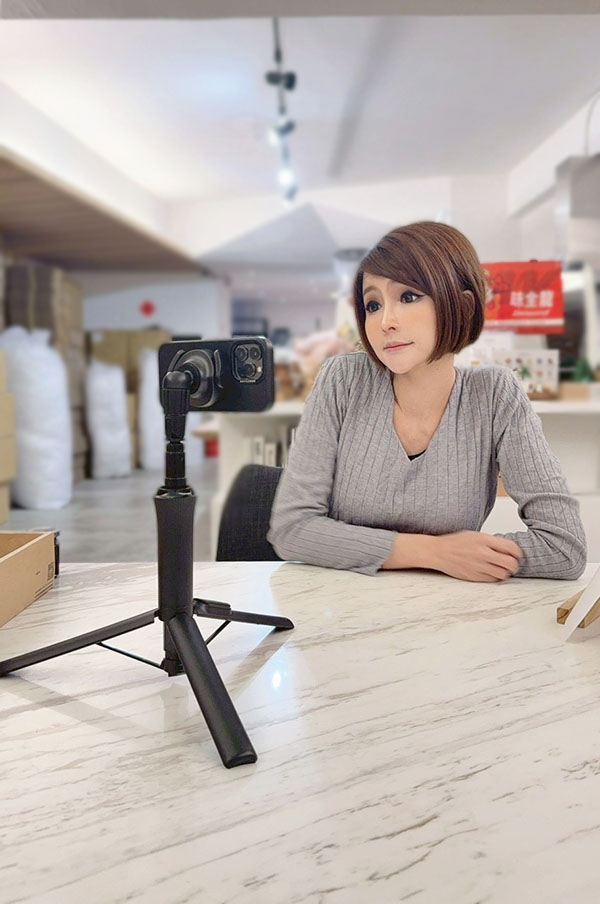 [啾團] 不用再當藏鏡人！質感機能兼具的拍攝神隊友JC TECH. SMART-X PRO 全方位磁吸腳架