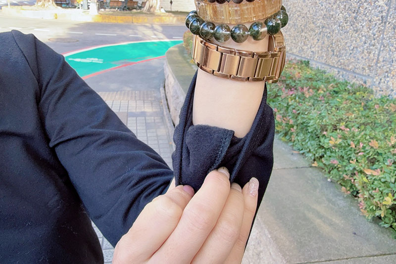 [啾團] 霸王級寒流我不怕！❄️ 一件抵兩件！秘密武器是它WIWI-墨金極燃暖絨發熱衣