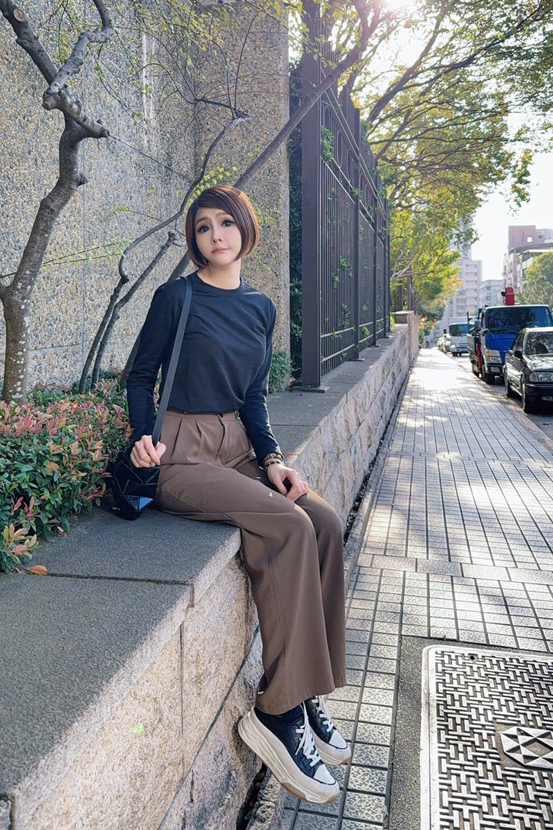 [啾團] 霸王級寒流我不怕！❄️ 一件抵兩件！秘密武器是它WIWI-墨金極燃暖絨發熱衣