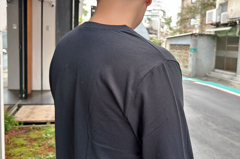 [啾團] 霸王級寒流我不怕！❄️ 一件抵兩件！秘密武器是它WIWI-墨金極燃暖絨發熱衣