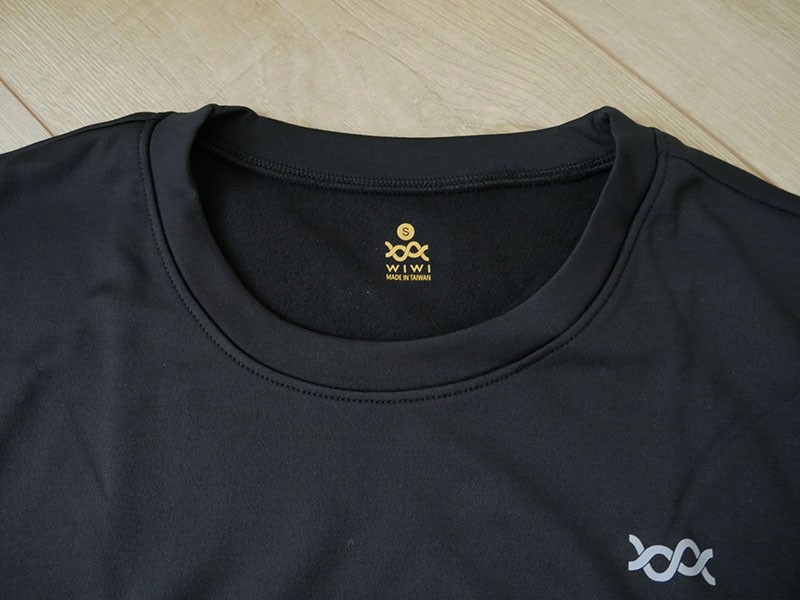 [啾團] 霸王級寒流我不怕！❄️ 一件抵兩件！秘密武器是它WIWI-墨金極燃暖絨發熱衣