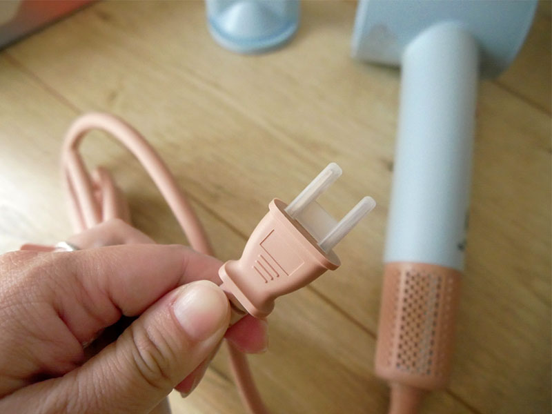 [啾團] 德國Bianco AURA國際全電壓高速負離子吹風機,出國終於不用再將就！不到2000元的「全電壓高速吹風機」實測直接勝過萬元款