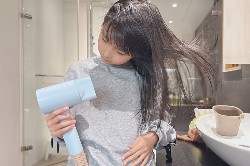 [啾團] 德國Bianco AURA國際全電壓高速負離子吹風機,出國終於不用再將就！不到2000元的「全電壓高速吹風機」實測直接勝過萬元款