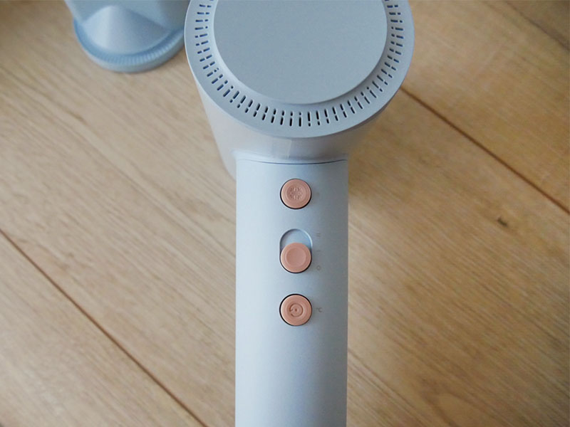 [啾團] 德國Bianco AURA國際全電壓高速負離子吹風機,出國終於不用再將就！不到2000元的「全電壓高速吹風機」實測直接勝過萬元款