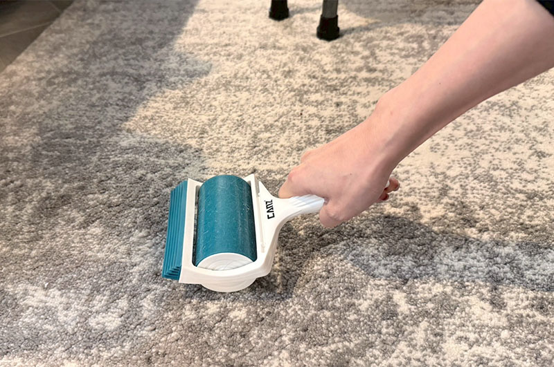 [啾團] 主婦激推的省錢大絕招！韓國爆紅「可水洗矽膠清潔滾輪」，打掃地板不再腰痠背痛！