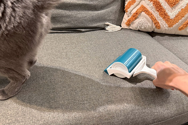 [啾團] 主婦激推的省錢大絕招！韓國爆紅「可水洗矽膠清潔滾輪」，打掃地板不再腰痠背痛！