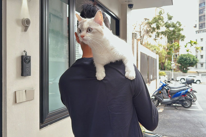 [啾團] 主婦激推的省錢大絕招！韓國爆紅「可水洗矽膠清潔滾輪」，打掃地板不再腰痠背痛！