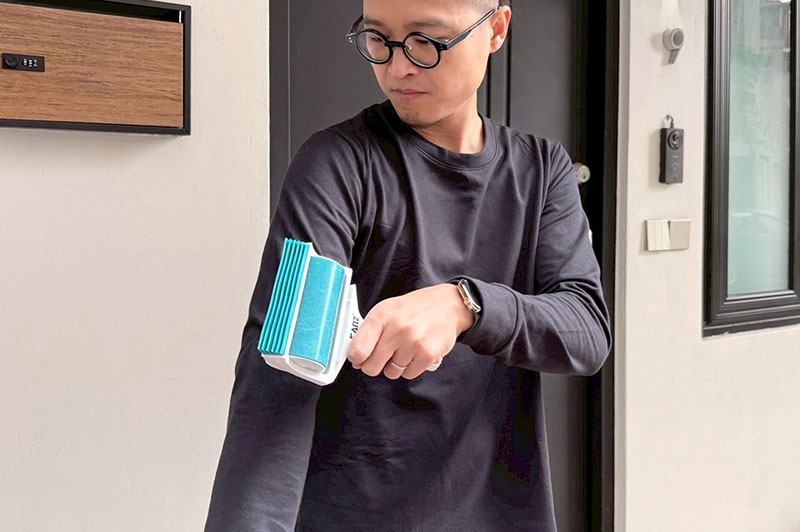 [啾團] 主婦激推的省錢大絕招！韓國爆紅「可水洗矽膠清潔滾輪」，打掃地板不再腰痠背痛！