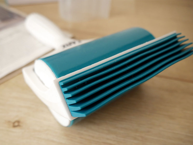 [啾團] 主婦激推的省錢大絕招！韓國爆紅「可水洗矽膠清潔滾輪」，打掃地板不再腰痠背痛！