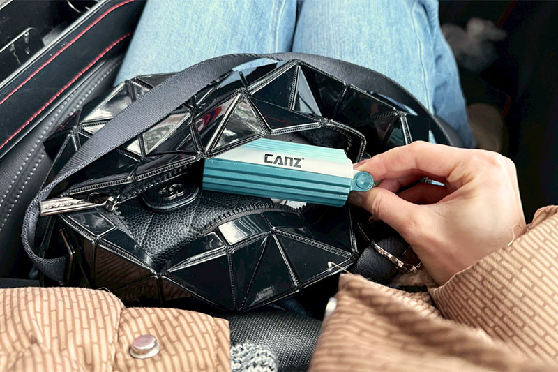 [啾團] 主婦激推的省錢大絕招！韓國爆紅「可水洗矽膠清潔滾輪」，打掃地板不再腰痠背痛！