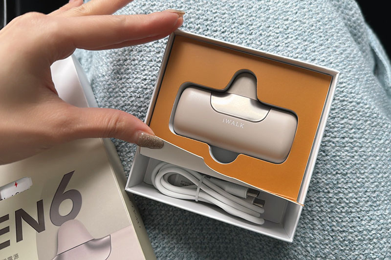 [啾團]iWalk六代口袋行動電源,不被線干擾跟束縛的超輕巧行動電源(加開快充頭/充電線/GUXON巧方塊雙線行動電源)