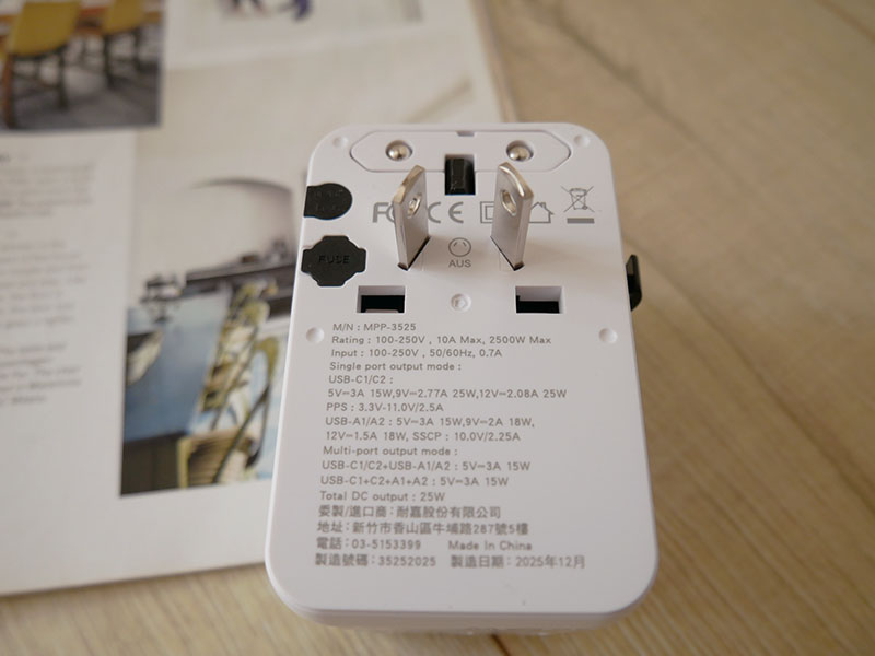 [啾團] 出國帶這顆就夠！一台抵6台！體積小、充超快又安全的KINYO自帶線氮化鎵萬國轉接頭