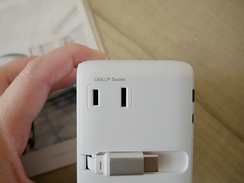 [啾團] 出國帶這顆就夠！一台抵6台！體積小、充超快又安全的KINYO自帶線氮化鎵萬國轉接頭