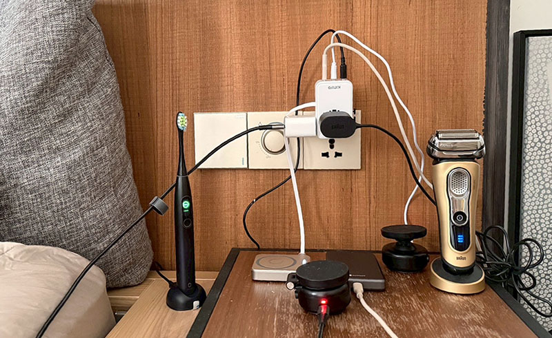 [啾團] 出國帶這顆就夠！一台抵6台！體積小、充超快又安全的KINYO自帶線氮化鎵萬國轉接頭