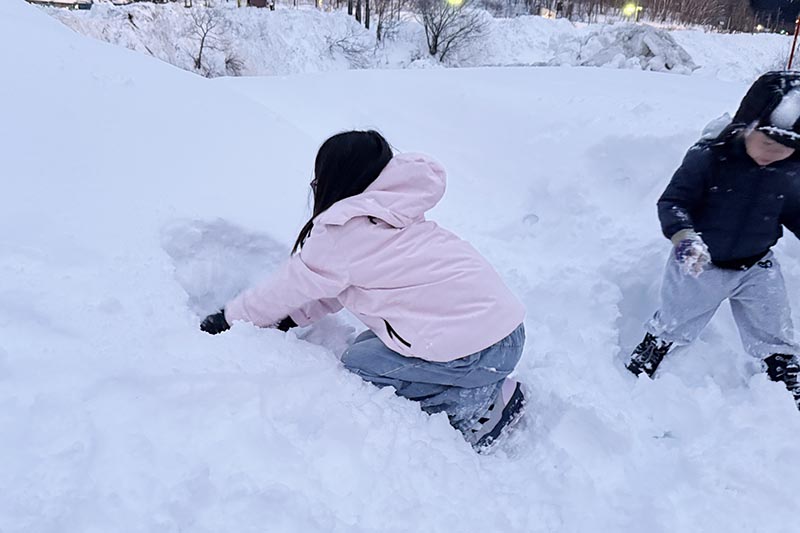 [啾團] WIWI冬天還是要又瘦又暖,下雪也不怕!溫灸刷毛發熱衣及石墨烯極暖衝鋒衣,快速升溫10 °C