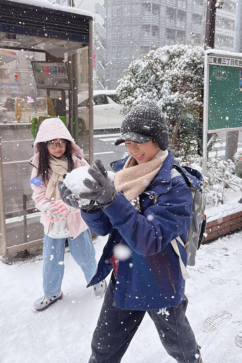 [啾團] WIWI冬天還是要又瘦又暖,下雪也不怕!溫灸刷毛發熱衣及石墨烯極暖衝鋒衣,快速升溫10 °C
