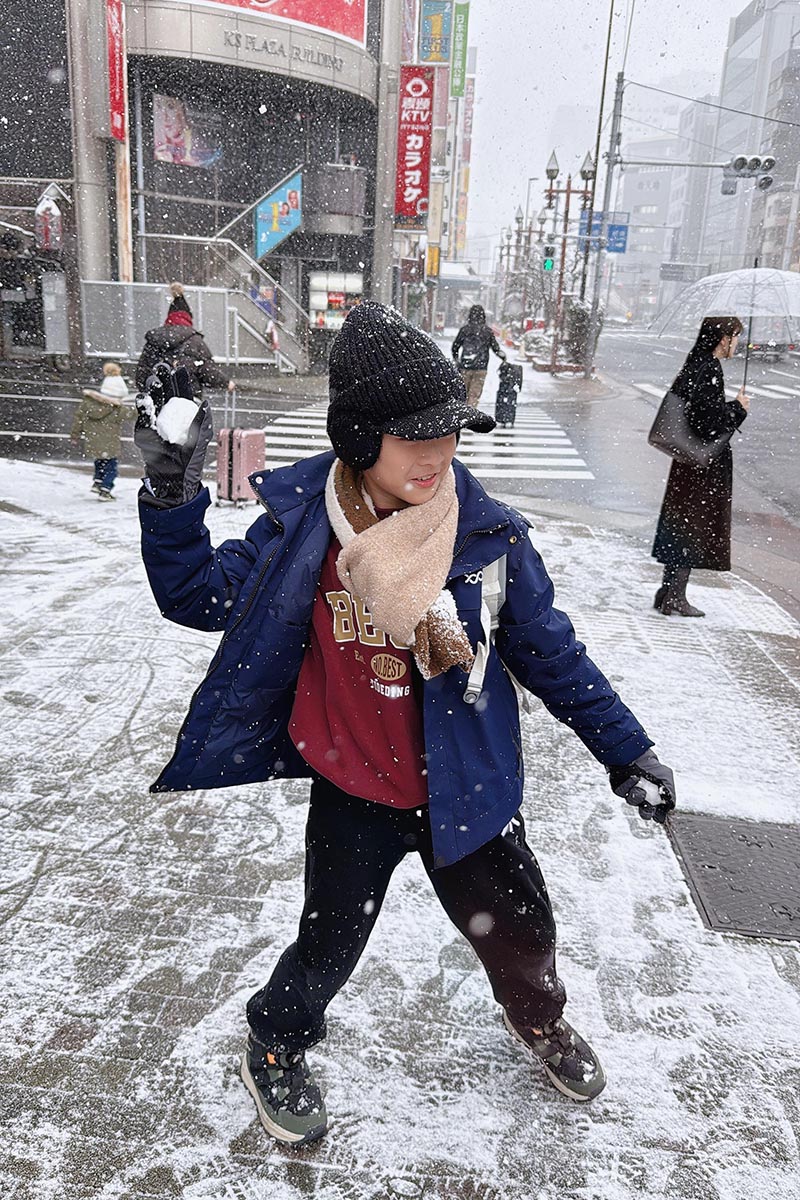 [啾團] WIWI冬天還是要又瘦又暖,下雪也不怕!溫灸刷毛發熱衣及石墨烯極暖衝鋒衣,快速升溫10 °C