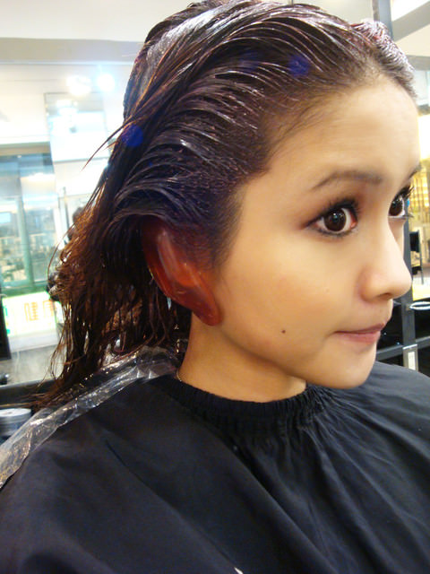 捲捲捲的紫髮