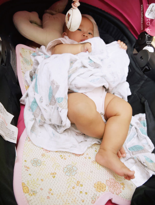 [寶寶] 小孩其實很怕熱,給寶寶最透氣又安全的寢具-韓國GIO Pillow、Mama Designs洞洞毯