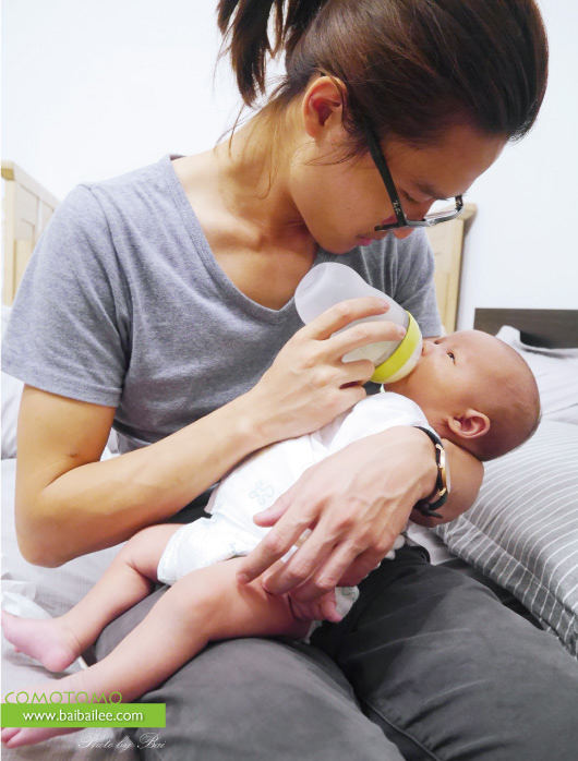 [寶寶] 就跟媽咪ㄋㄟ ㄋㄟ一樣柔軟的奶瓶-COMOTOMO